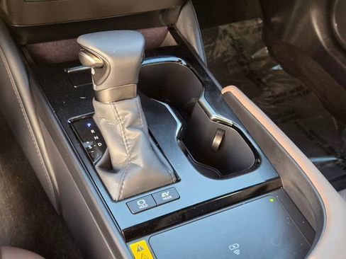 Used 2025 Lexus ES 300h w/ Premium Package FWD image 23