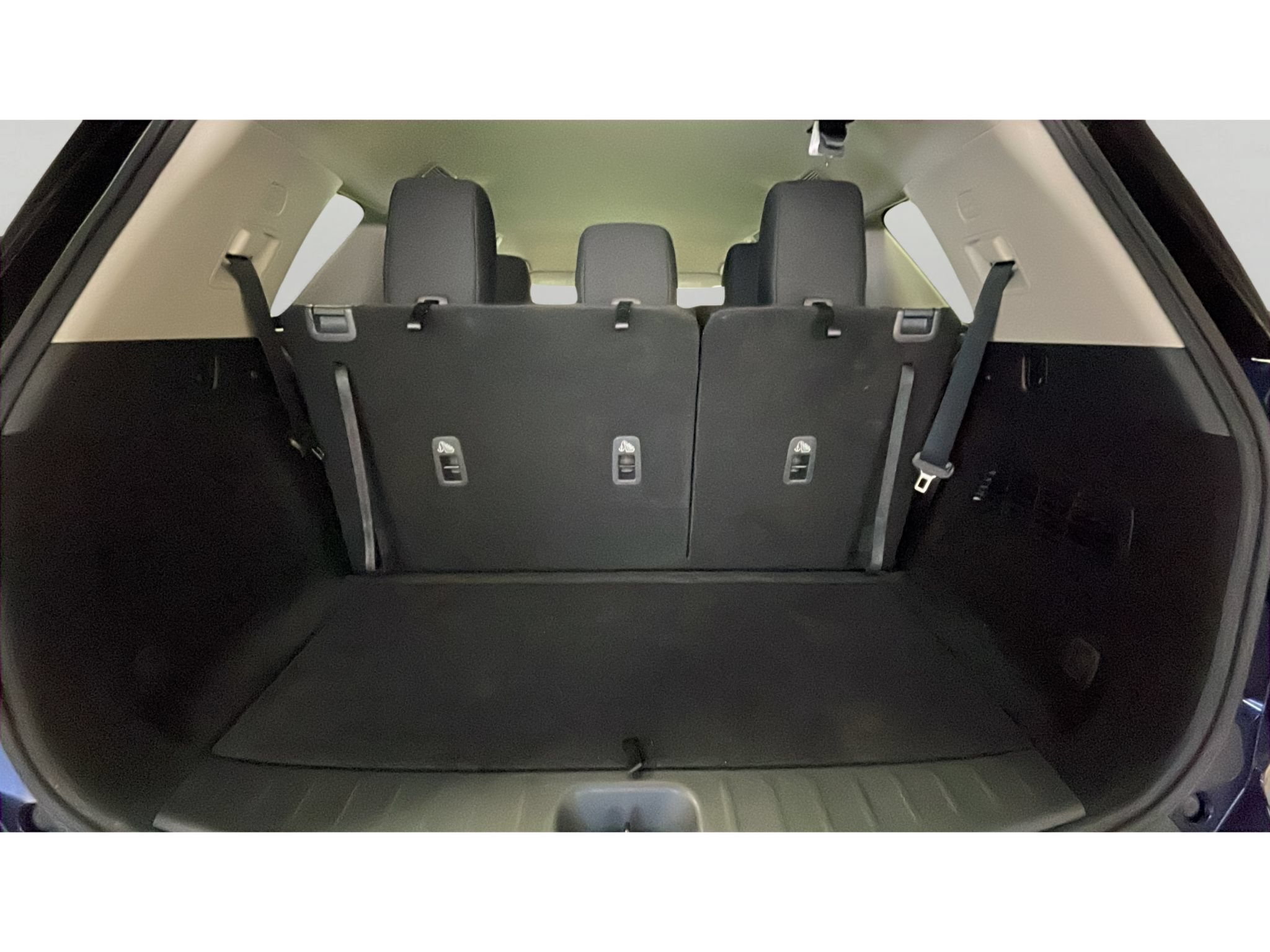 Used 2025 Nissan Pathfinder SV w/ Black Appearance Package AWD/4WD image 16