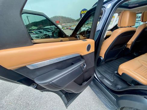 Used 2017 Land Rover Discovery First Edition image 21