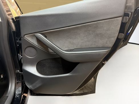 Used 2023 Tesla Model Y Long Range image 31