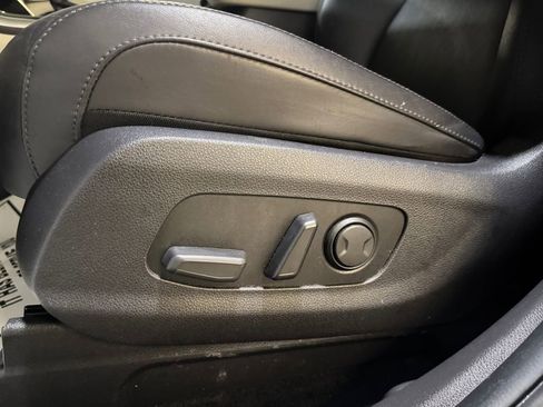 Used 2024 Kia Carnival LX image 13