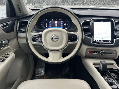 Used 2023 Volvo XC90 B6 Plus image 17