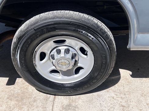 Used 2014 Chevrolet Express 2500 RWD image 10
