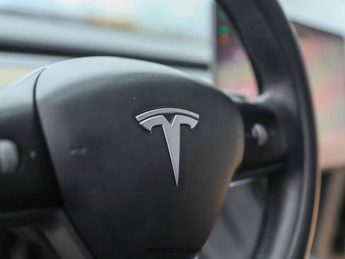 Used 2021 Tesla Model Y Long Range image 31