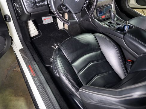Used 2015 Maserati GranTurismo MC image 30
