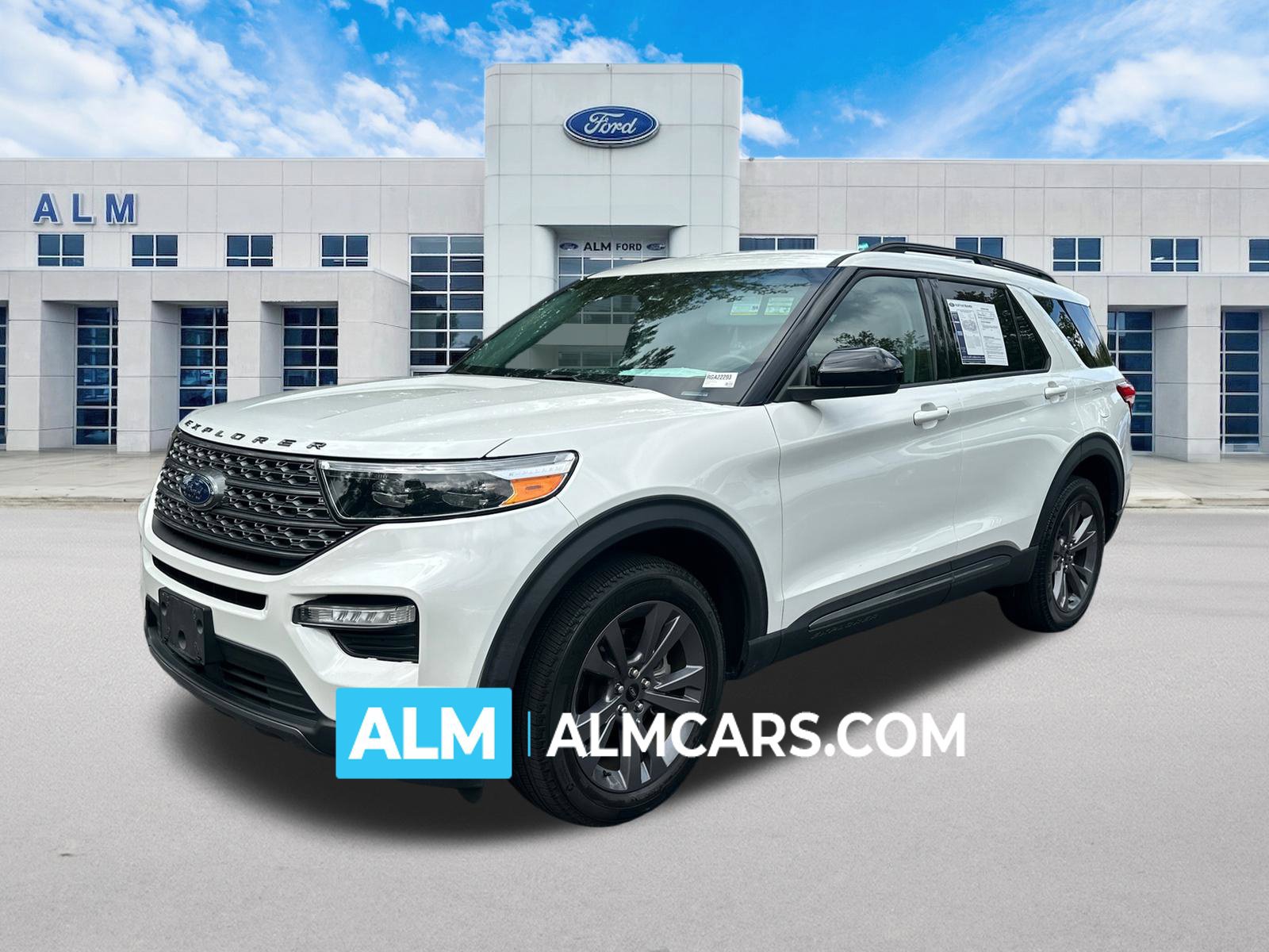 Used 2024 Ford Explorer XLT w/ Equipment Group 202A AWD/4WD image 1
