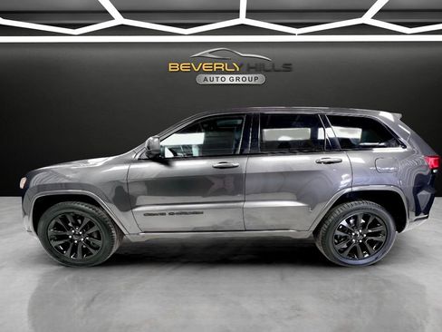Used 2018 Jeep Grand Cherokee Altitude AWD/4WD image 2