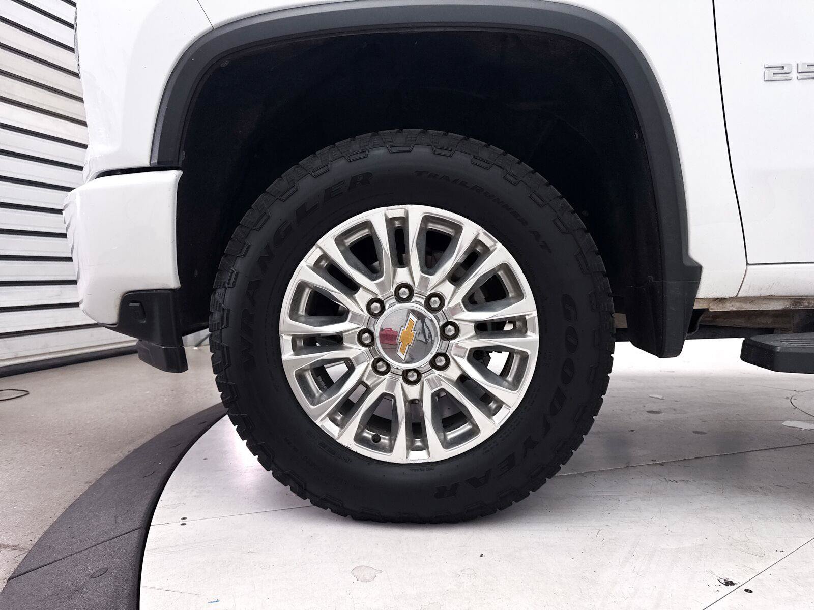 Used 2021 Chevrolet Silverado 2500 High Country w/ Technology Package AWD/4WD image 16