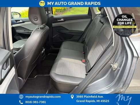 Used 2023 Volkswagen Taos SE w/ Panoramic Sunroof Package AWD/4WD image 29