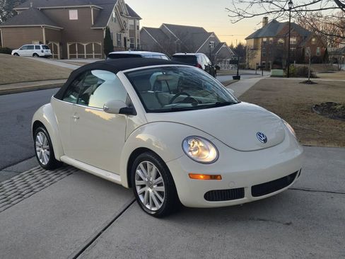 Used 2008 Volkswagen Beetle SE image 3