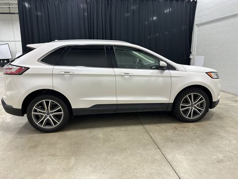 Used 2019 Ford Edge Titanium w/ Cold Weather Package AWD/4WD image 11