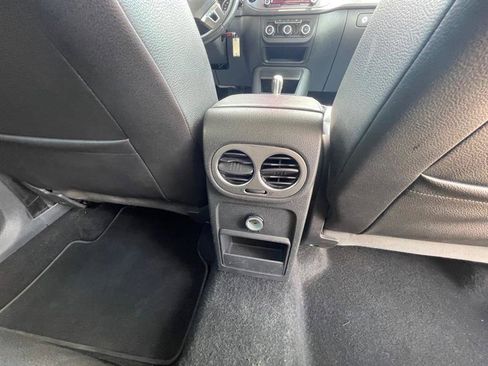 Used 2011 Volkswagen Tiguan S image 20