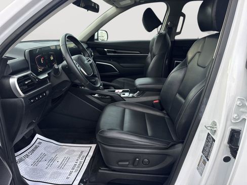 Used 2025 Kia Telluride S FWD image 7