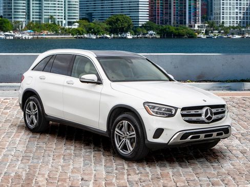 Used 2021 Mercedes-Benz GLC 300 w/ Premium Package image 3