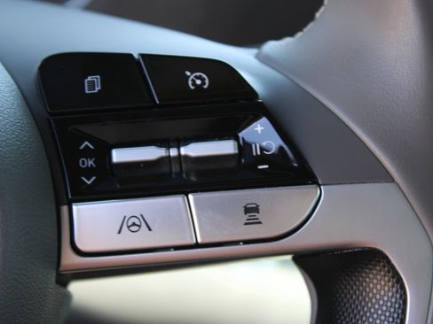 Used 2023 Hyundai Elantra SEL w/ Convenience Package FWD image 20