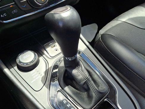 Used 2022 Jeep Cherokee Limited AWD/4WD image 15