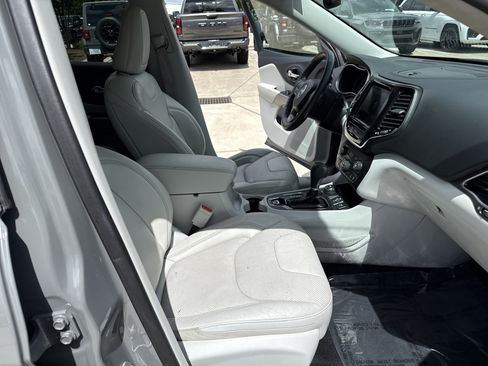 Used 2019 Jeep Cherokee Limited AWD/4WD image 31