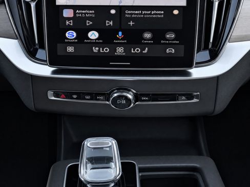 Certified 2026 Volvo XC90 B6 Plus AWD/4WD image 10