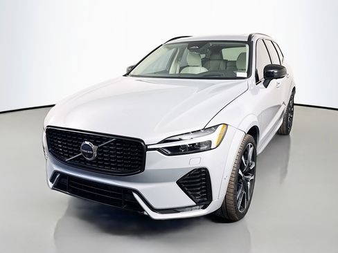 Used 2024 Volvo XC60 B5 Ultimate w/ Protection Package Premier image 4
