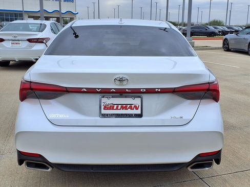 Used 2019 Toyota Avalon XLE image 6