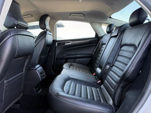 Used 2018 Ford Fusion SE w/ Equipment Group 602A FWD image 17