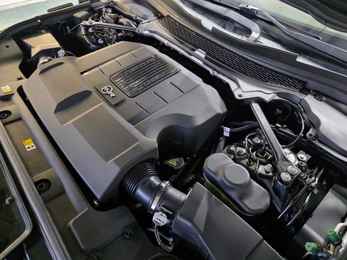 Used 2016 Land Rover Range Rover Sport SVR image 47