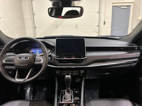 Used 2025 Jeep Compass Trailhawk AWD/4WD image 18