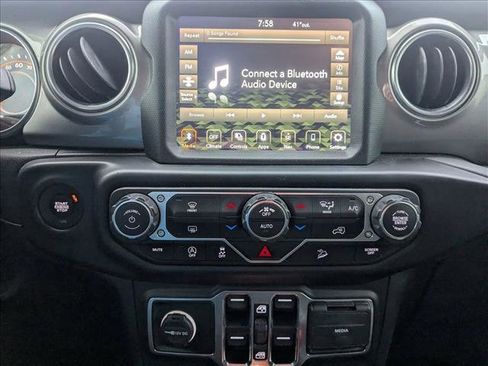 Used 2020 Jeep Wrangler Unlimited Sahara image 16