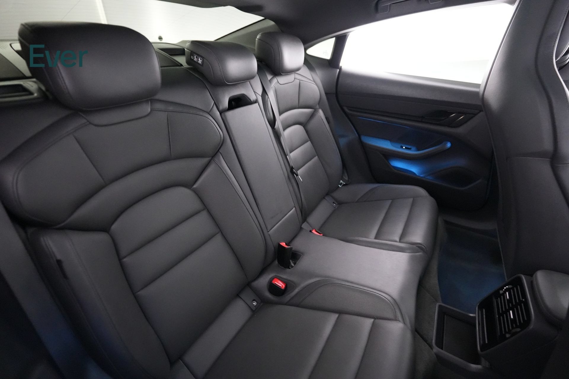 Used 2023 Porsche Taycan RWD image 5