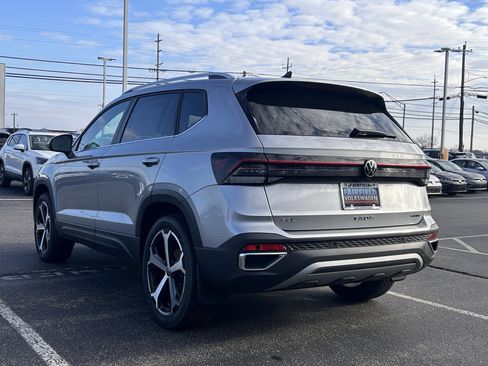 New 2026 Volkswagen Taos SEL image 5