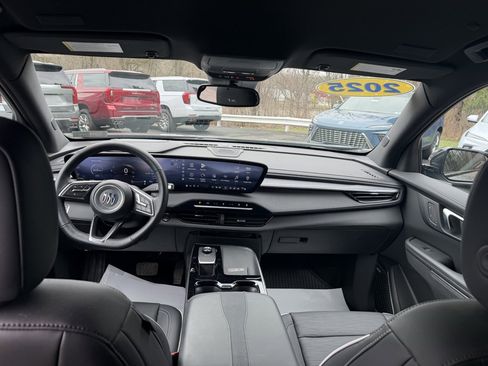 Used 2025 Buick Enclave Sport Touring w/ LPO, All-Weather Package image 18