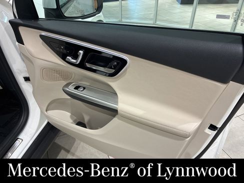 Used 2025 Mercedes-Benz GLC 350e 4MATIC image 19