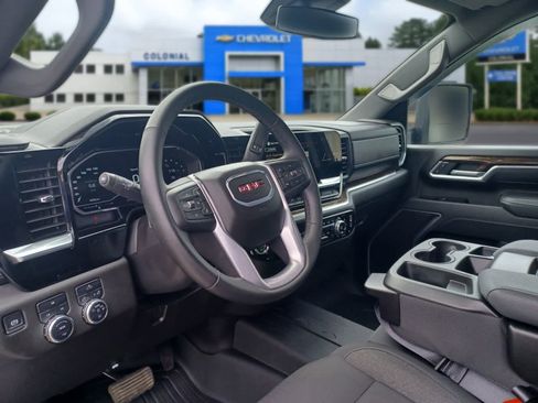 Used 2025 GMC Sierra 2500 SLE w/ SLE Value Package; AWD/4WD image 8