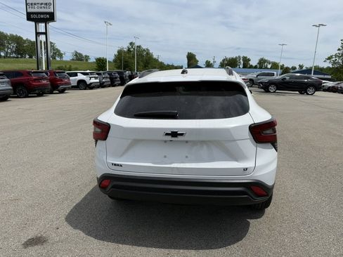 New 2026 Chevrolet Trax LT w/ Driver Confidence Package FWD image 4