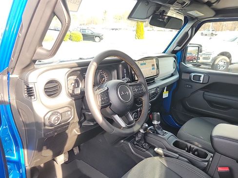 New 2025 Jeep Gladiator Sport image 24