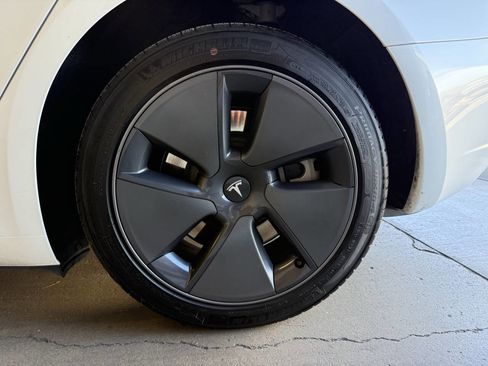 Used 2023 Tesla Model 3 Standard Range image 23