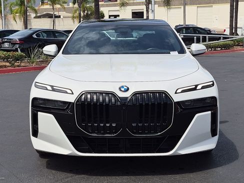 Used 2025 BMW 760i xDrive AWD/4WD image 3