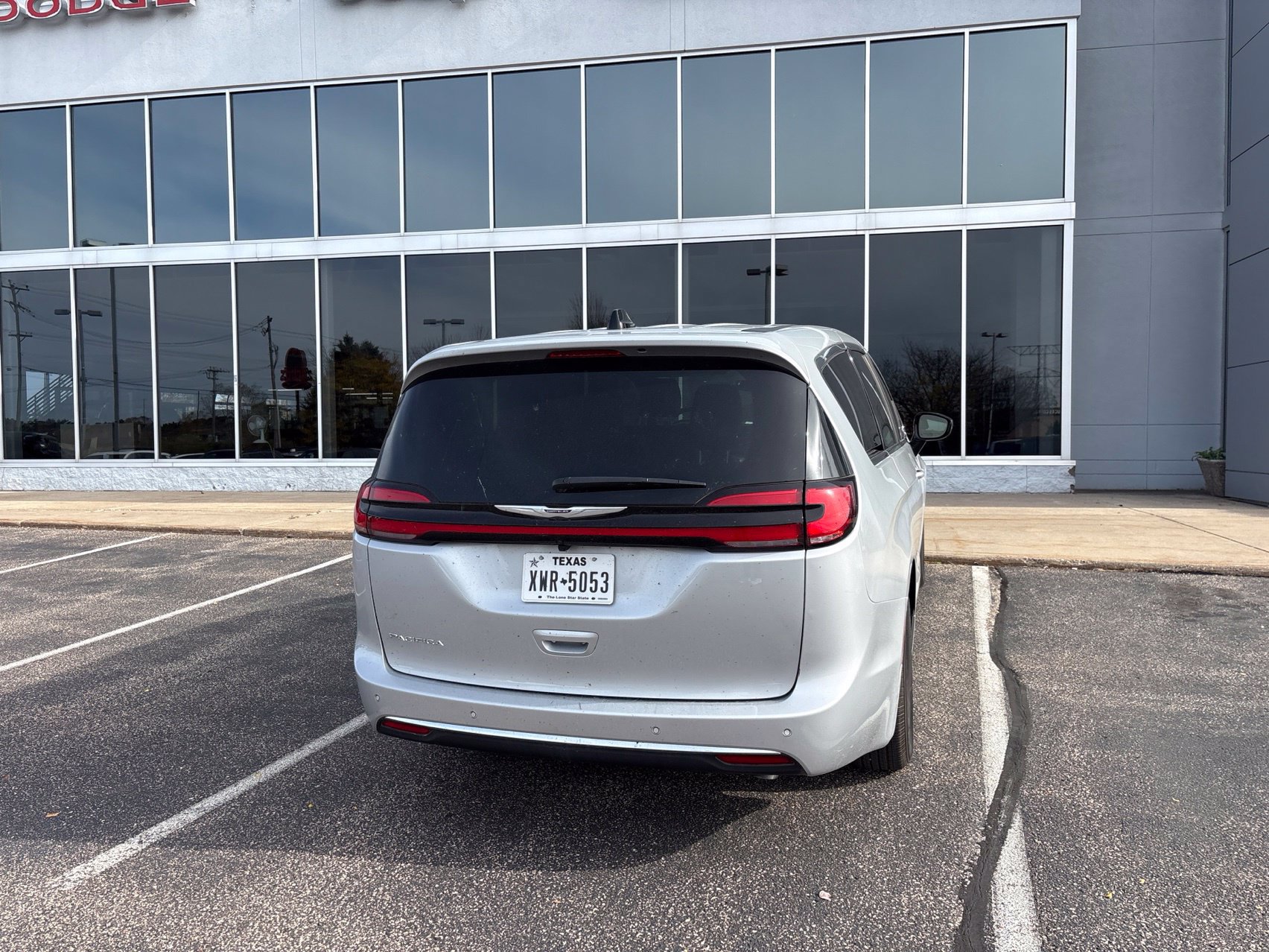 Used 2026 Chrysler Pacifica Select FWD image 6