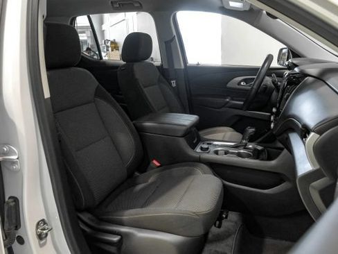 Used 2020 Chevrolet Traverse LT FWD image 35