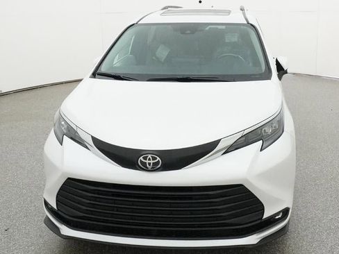 New 2026 Toyota Sienna XLE image 15