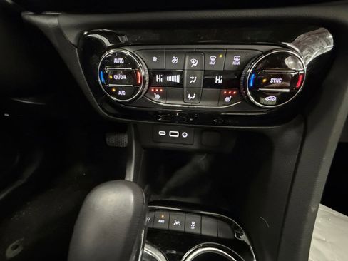 Used 2023 Buick Encore GX Select w/ Sport Touring Package image 18