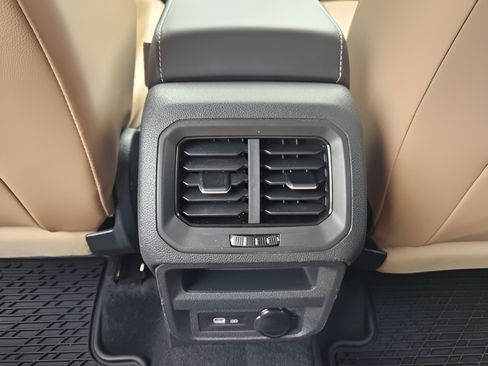 Used 2024 Volkswagen Tiguan SE FWD image 16