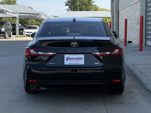 Used 2025 Toyota Camry SE w/ Convenience Package FWD image 5