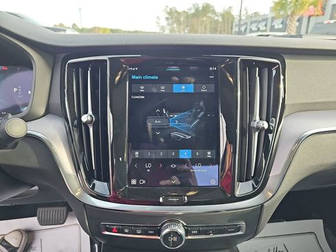 Used 2024 Volvo S60 B5 Core image 29