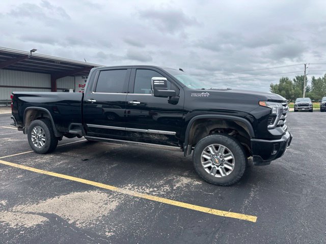 Used 2024 Chevrolet Silverado 2500 High Country w/ High Country Premium Package AWD/4WD image 10