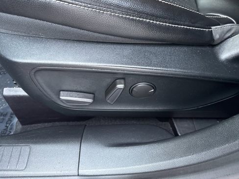 Used 2020 Ford Escape Titanium image 22