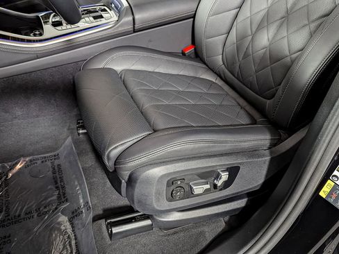 Used 2025 BMW X5 xDrive50e w/ Climate Comfort Package image 20