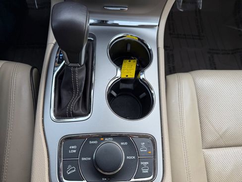 Used 2018 Jeep Grand Cherokee Overland image 19