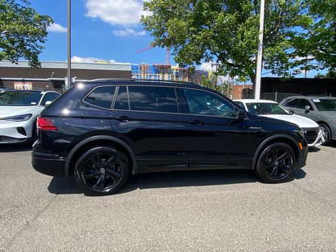 Certified 2023 Volkswagen Tiguan SE R-Line AWD/4WD image 2