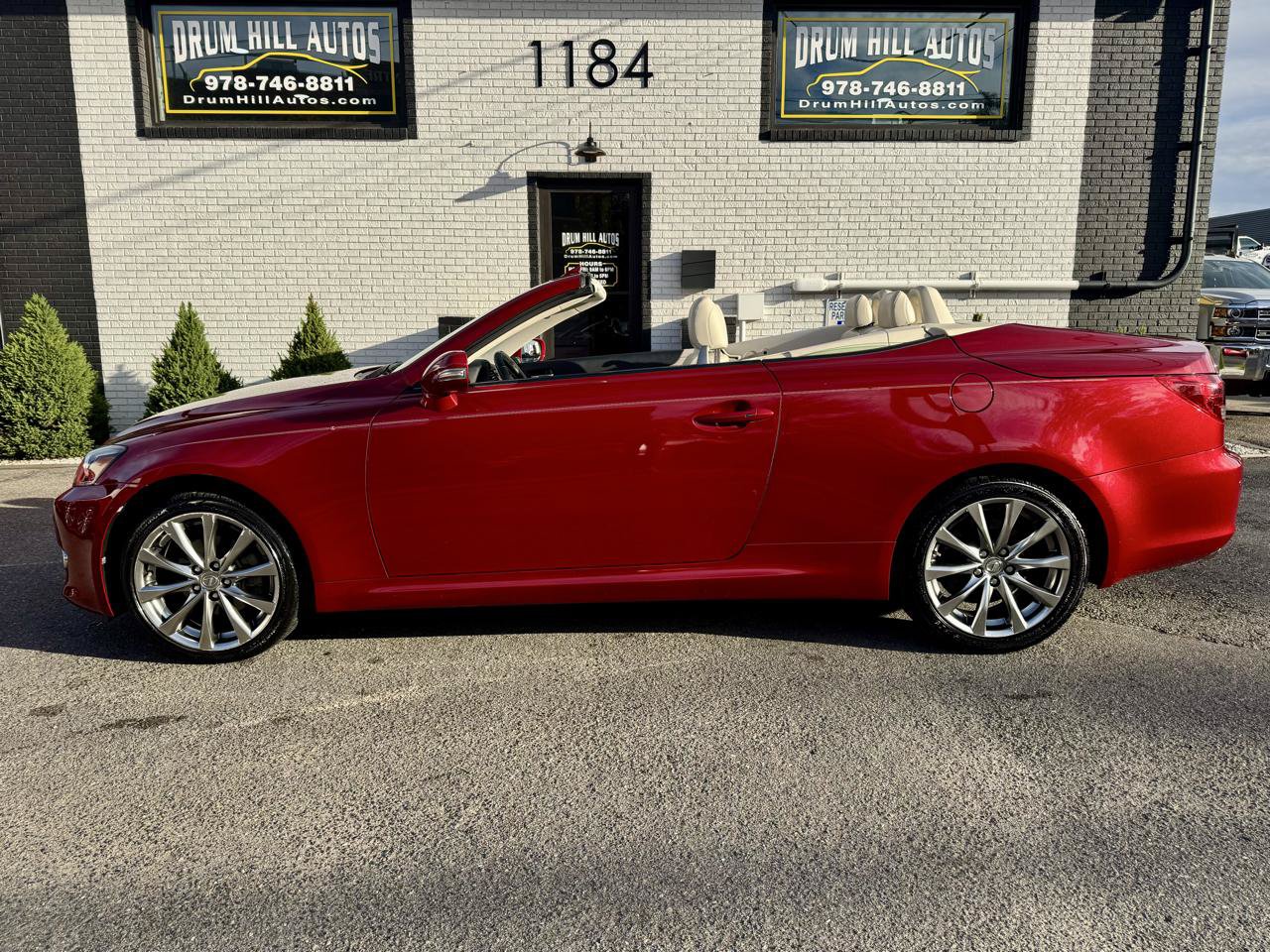 Used 2014 Lexus IS 250C w/ Navigation System Package RWD image 3